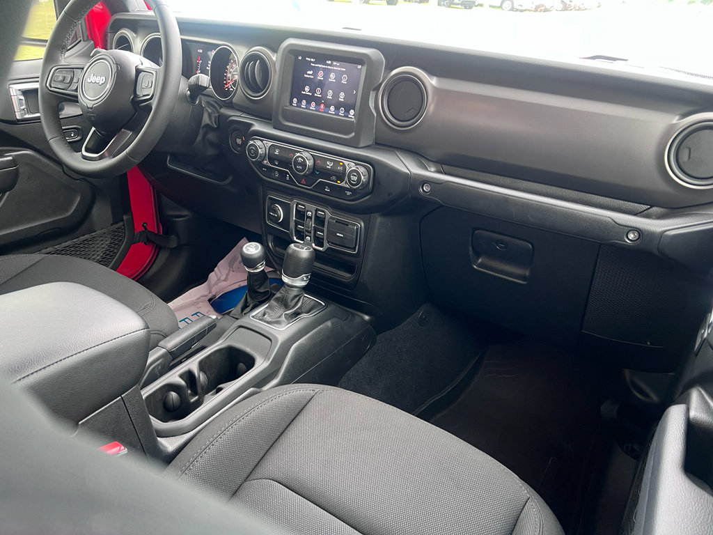 Certified 2023 Jeep Gladiator Sport AWD/4WD image 15