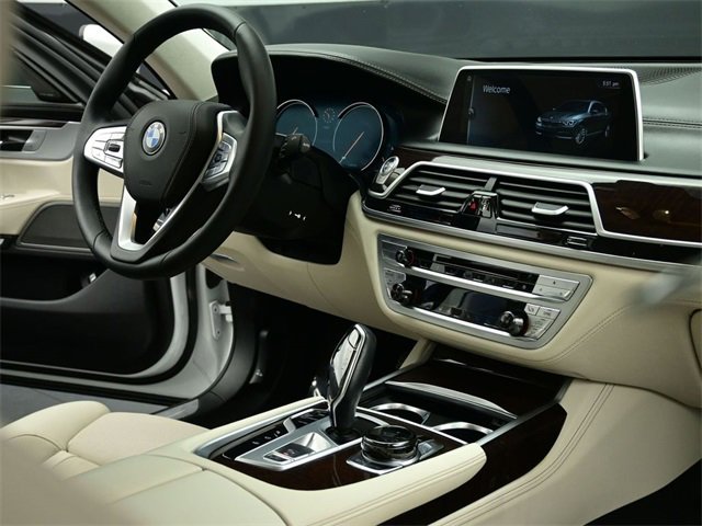 Used 2017 BMW 750i image 36
