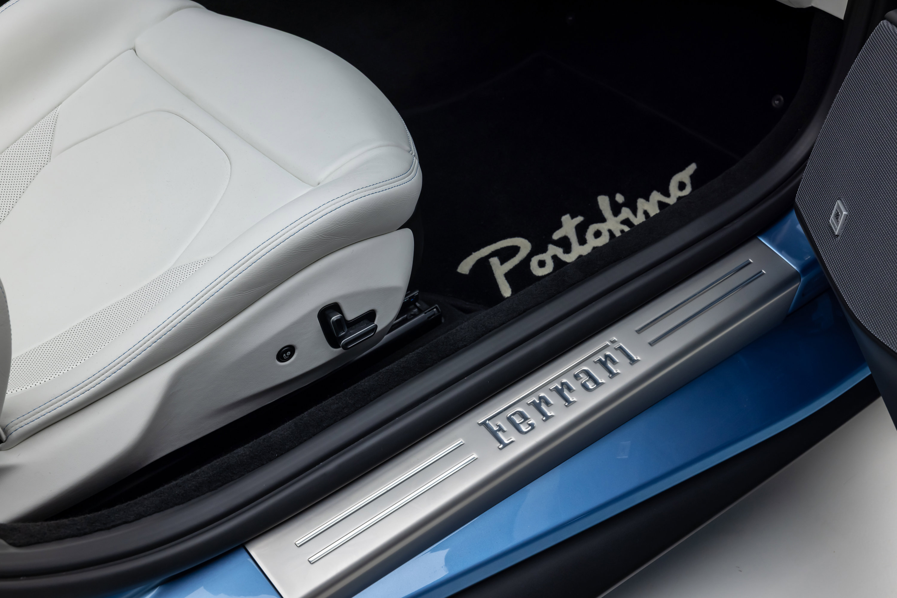 Certified 2020 Ferrari Portofino RWD image 54