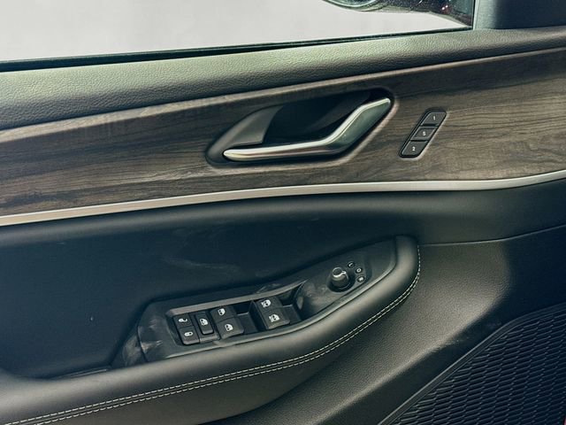 New 2025 Jeep Grand Cherokee Limited image 18