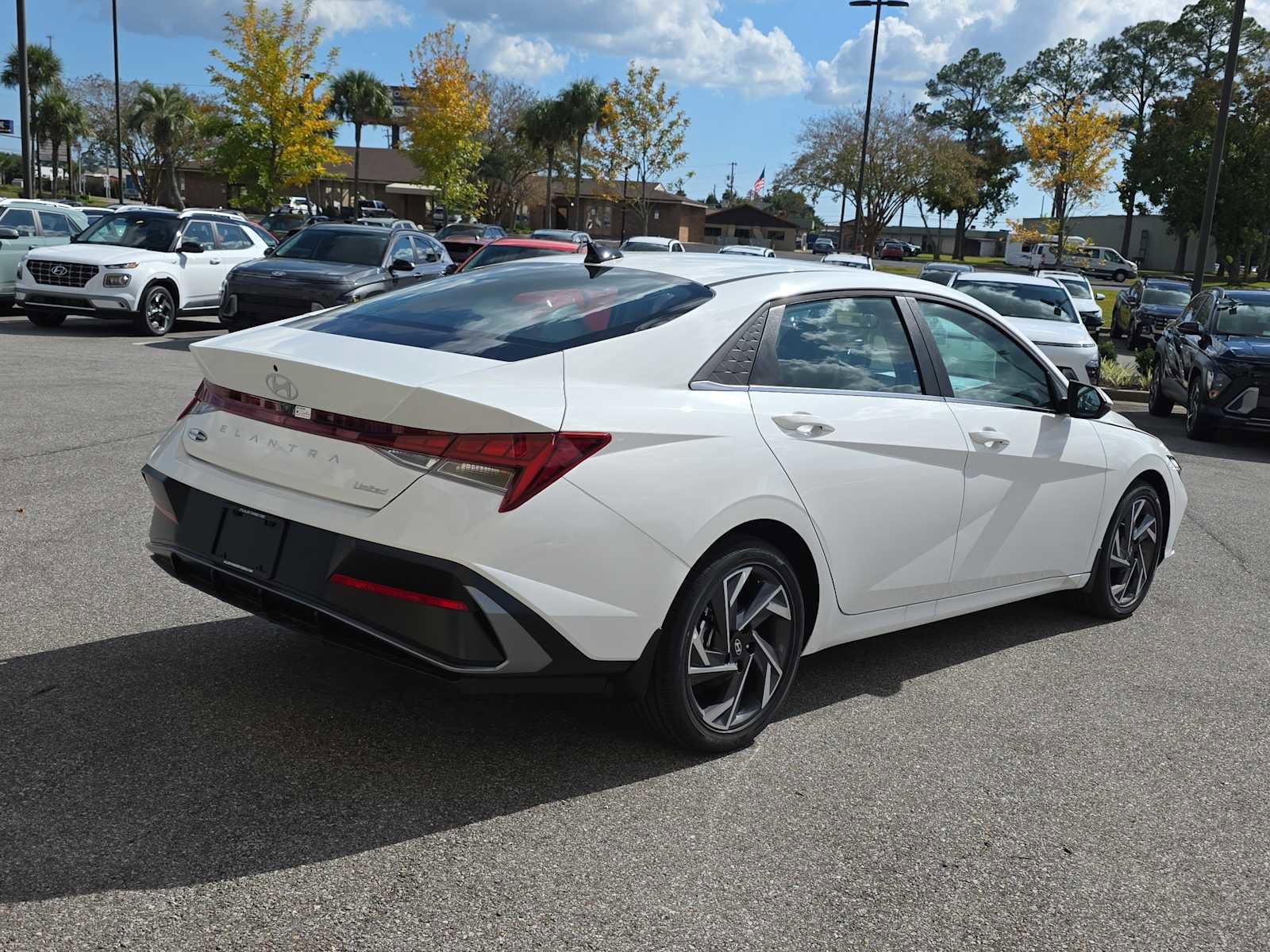 New 2025 Hyundai Elantra Limited image 6