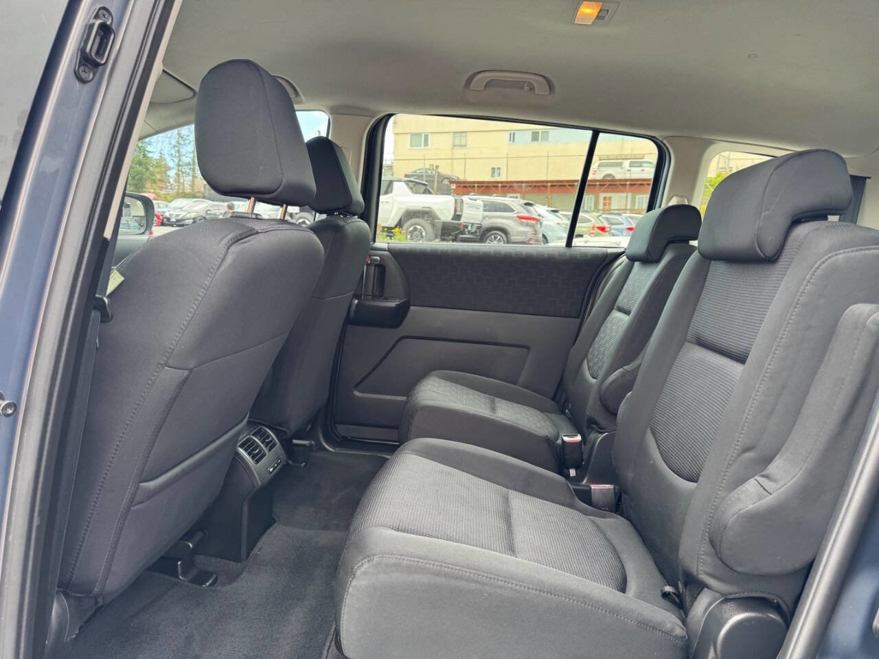 Used 2010 MAZDA MAZDA5 Sport image 25