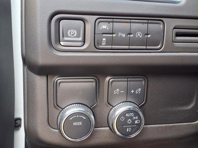 Used 2024 GMC Yukon SLE w/ Gmc Pro Safety Plus Package RWD image 14