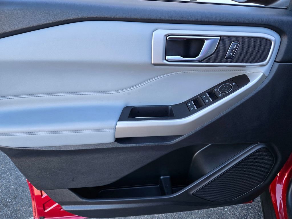 Used 2021 Ford Explorer XLT w/ Equipment Group 202A image 16