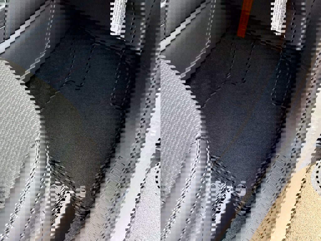 New 2025 Ford Escape SE image 18