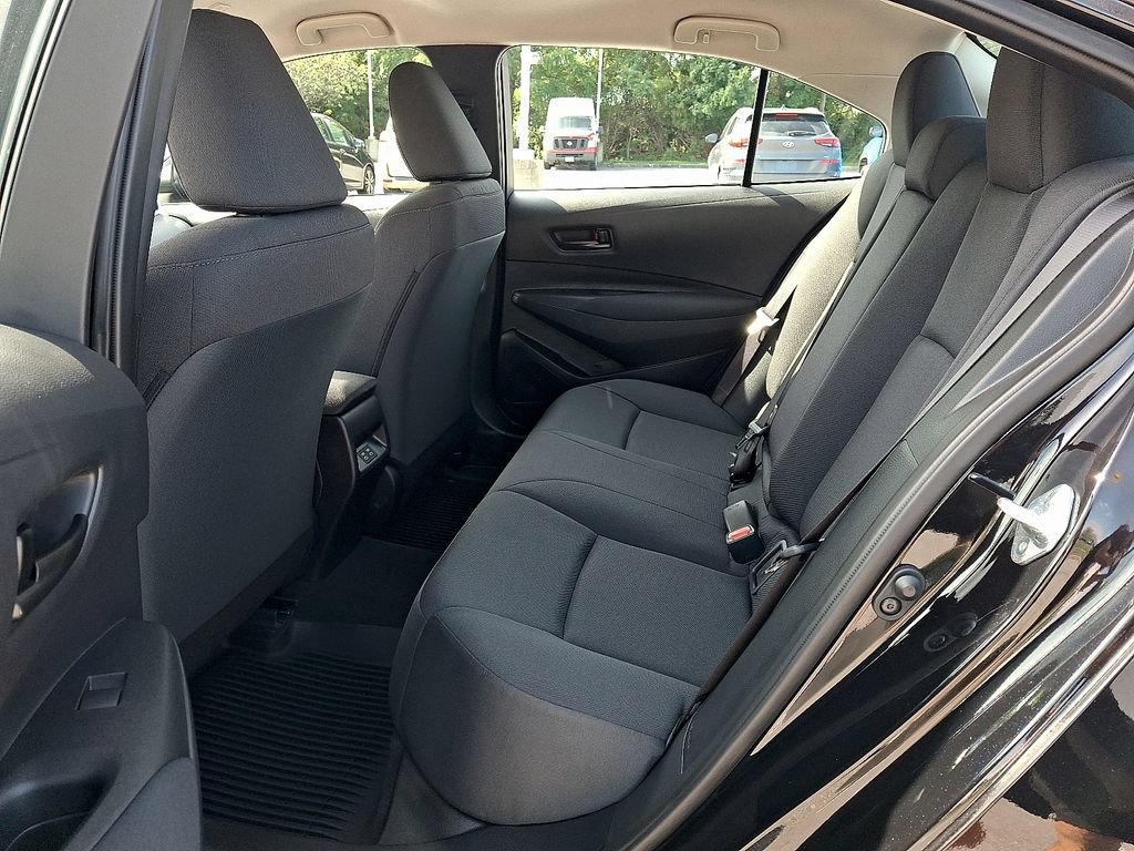 Used 2025 Toyota Corolla LE FWD image 12