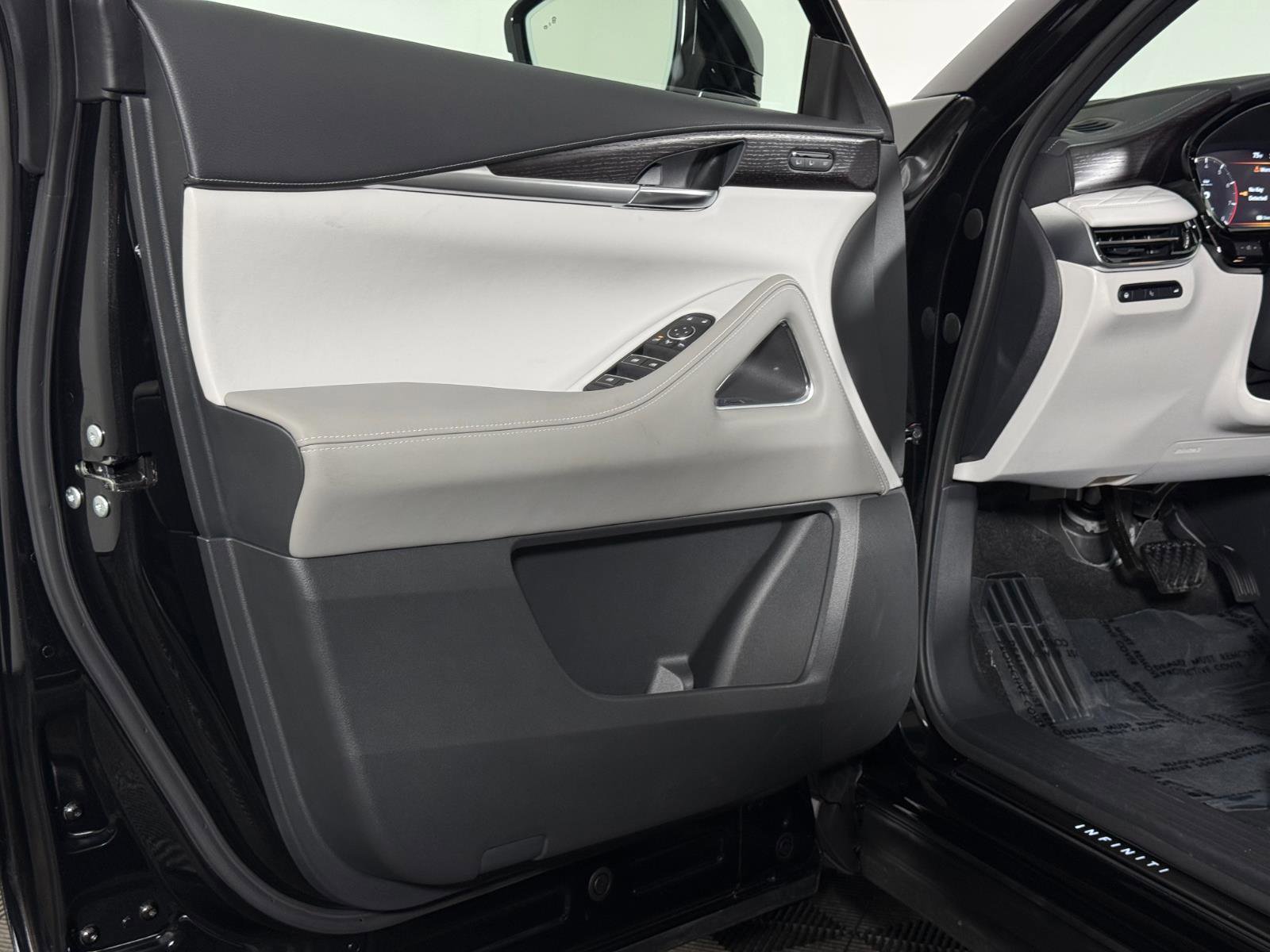 Used 2026 INFINITI QX60 Autograph w/ Dark Cargo Package image 24