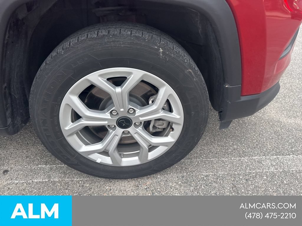 Used 2025 Jeep Compass Latitude AWD/4WD image 7