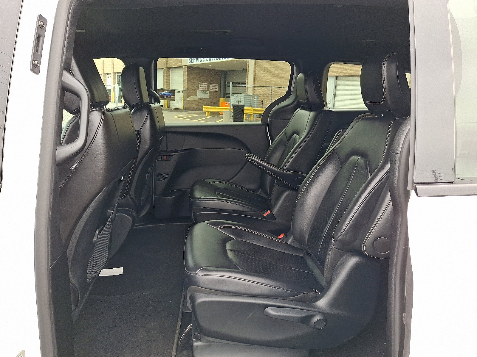 Used 2024 Chrysler Pacifica Limited FWD image 11
