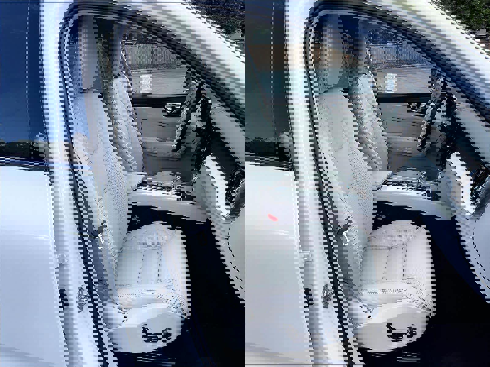 New 2026 Volvo XC60 T8 Ultra w/ Climate Package AWD/4WD image 31