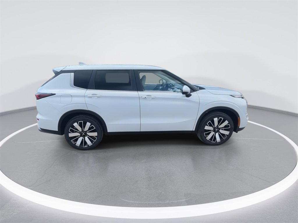 New 2025 Mitsubishi Outlander SE image 9