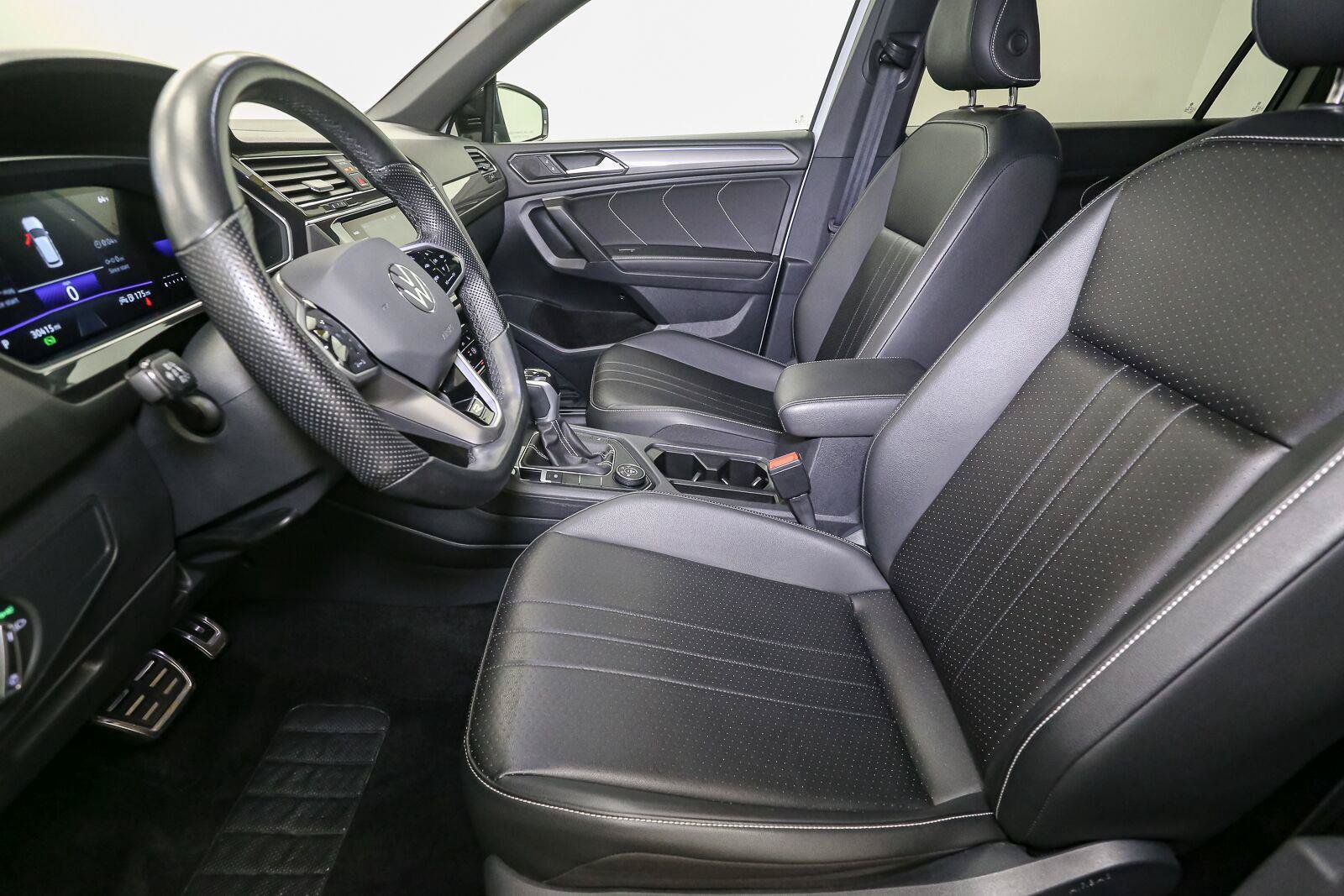 Certified 2024 Volkswagen Tiguan SE R-Line AWD/4WD image 50