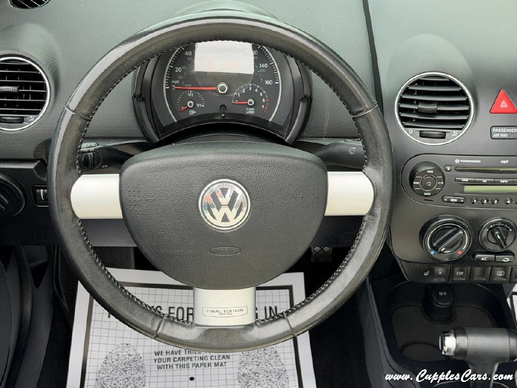 Used 2010 Volkswagen Beetle Final Edition FWD image 23