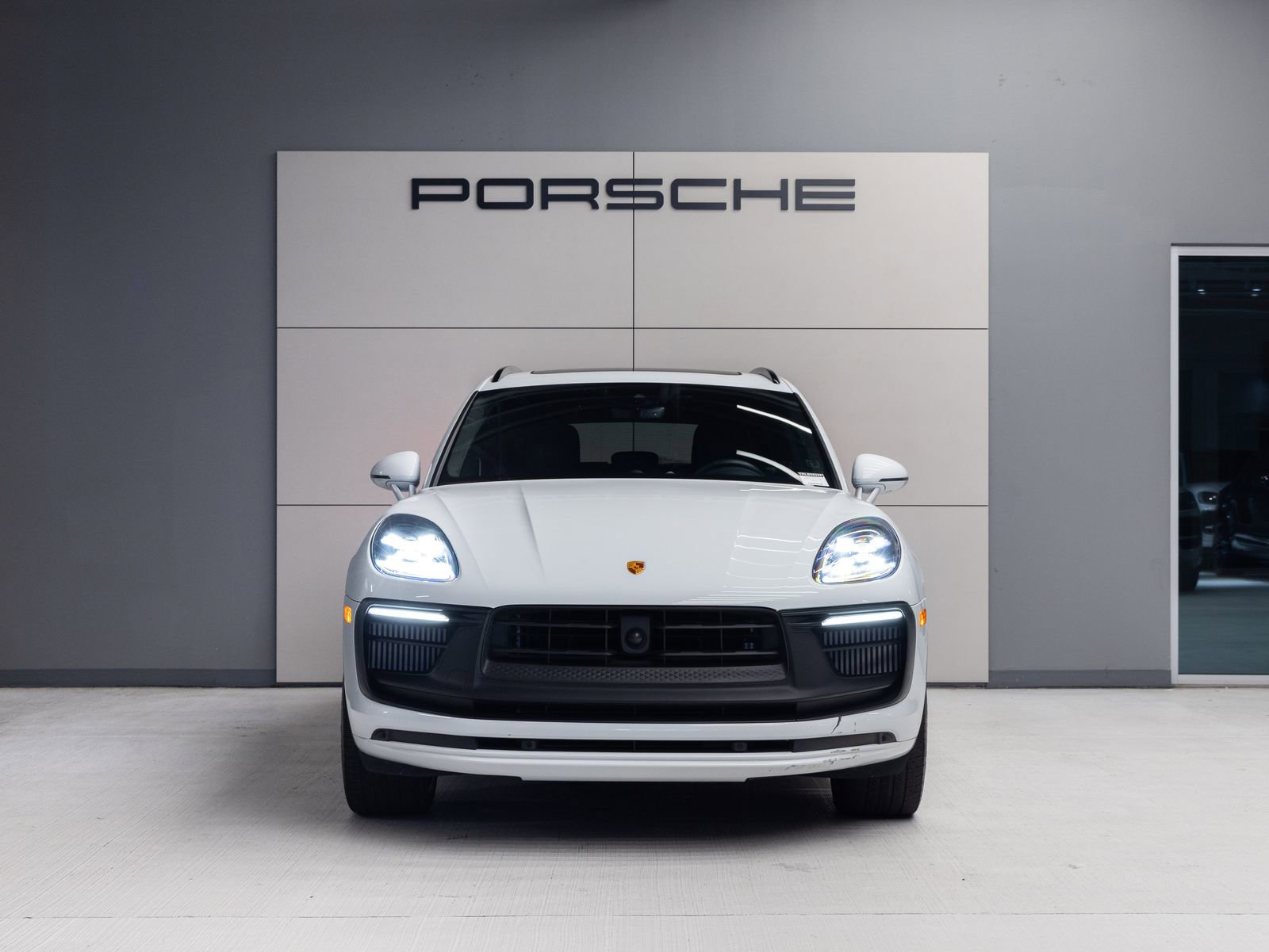 Certified 2024 Porsche Macan GTS AWD/4WD image 10