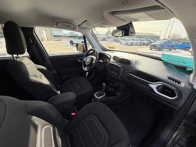 Used 2019 Jeep Renegade Latitude w/ Cold Weather Group image 10