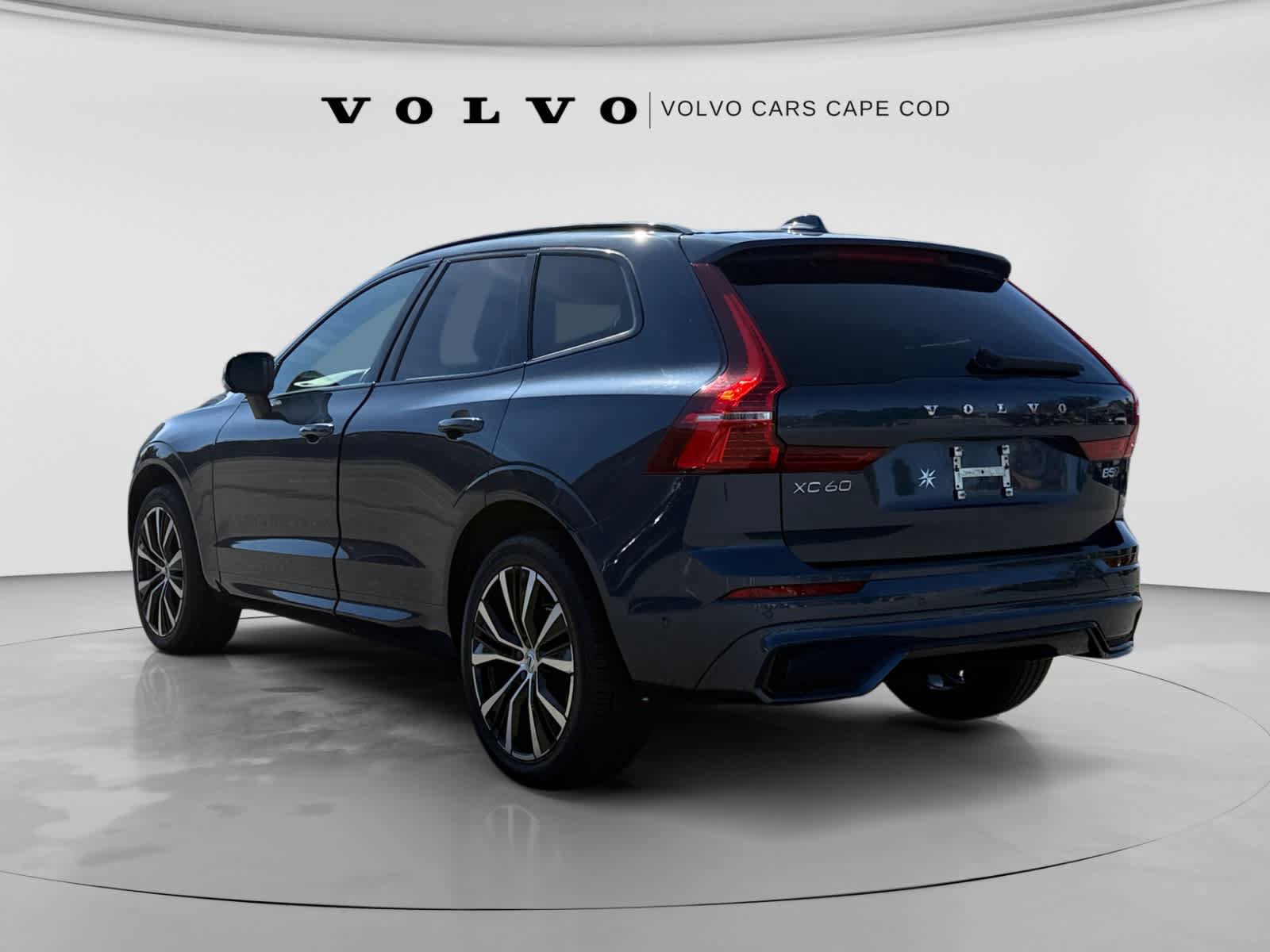 Used 2024 Volvo XC60 B5 Plus w/ Climate Package AWD/4WD image 5
