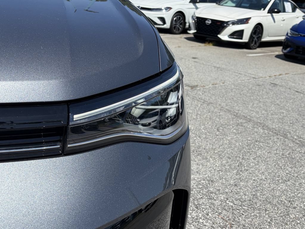 Certified 2025 Volkswagen Taos S FWD image 9