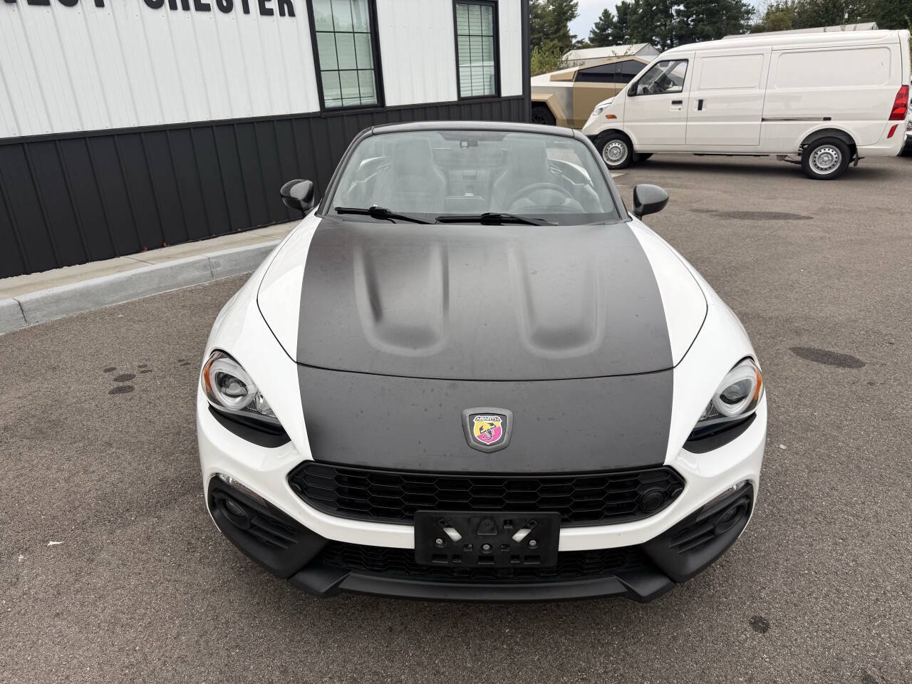 Used 2017 FIAT 124 Spider Abarth RWD image 2