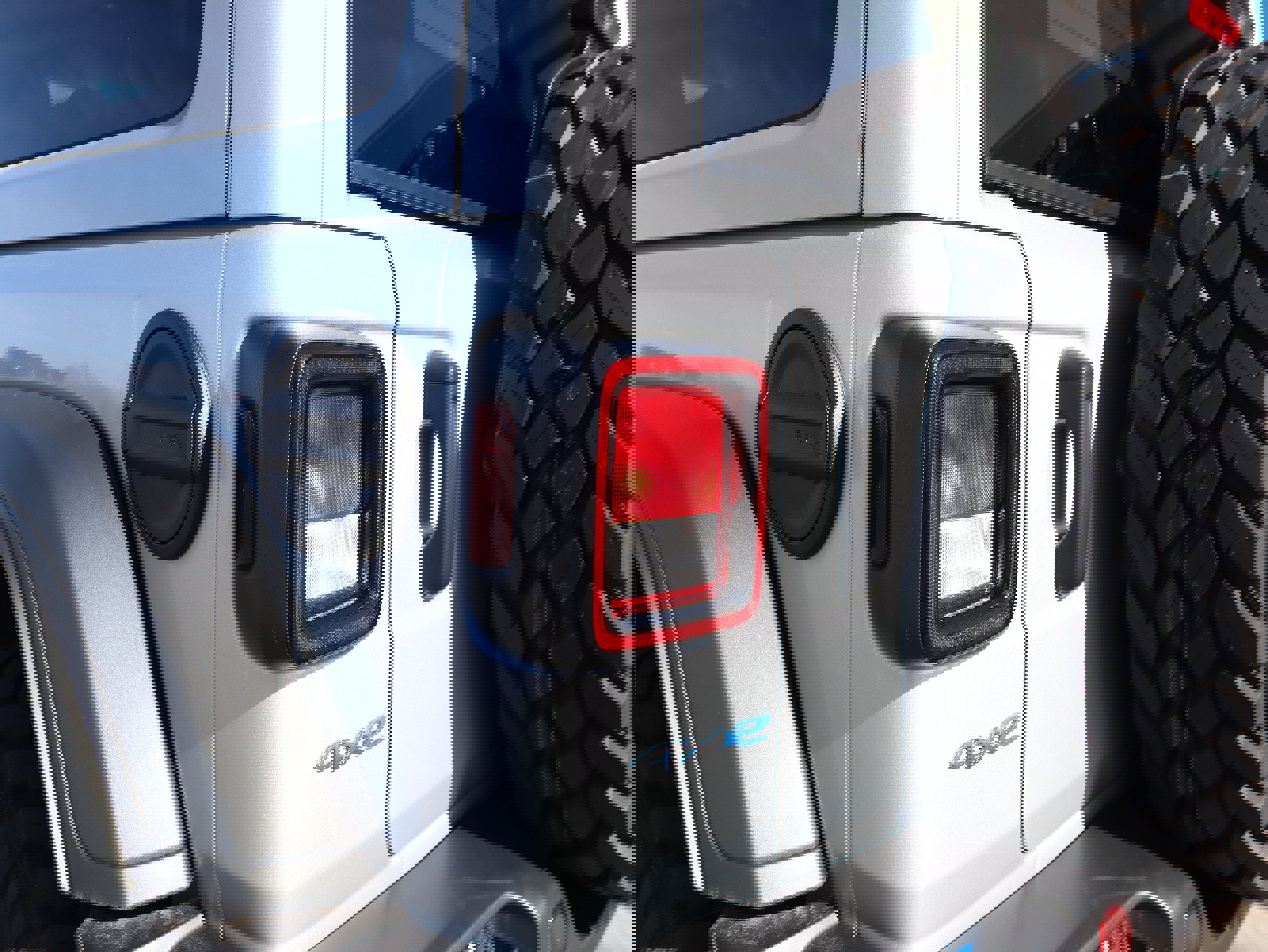 Used 2023 Jeep Wrangler Unlimited w/ Sun & Screen Package image 18