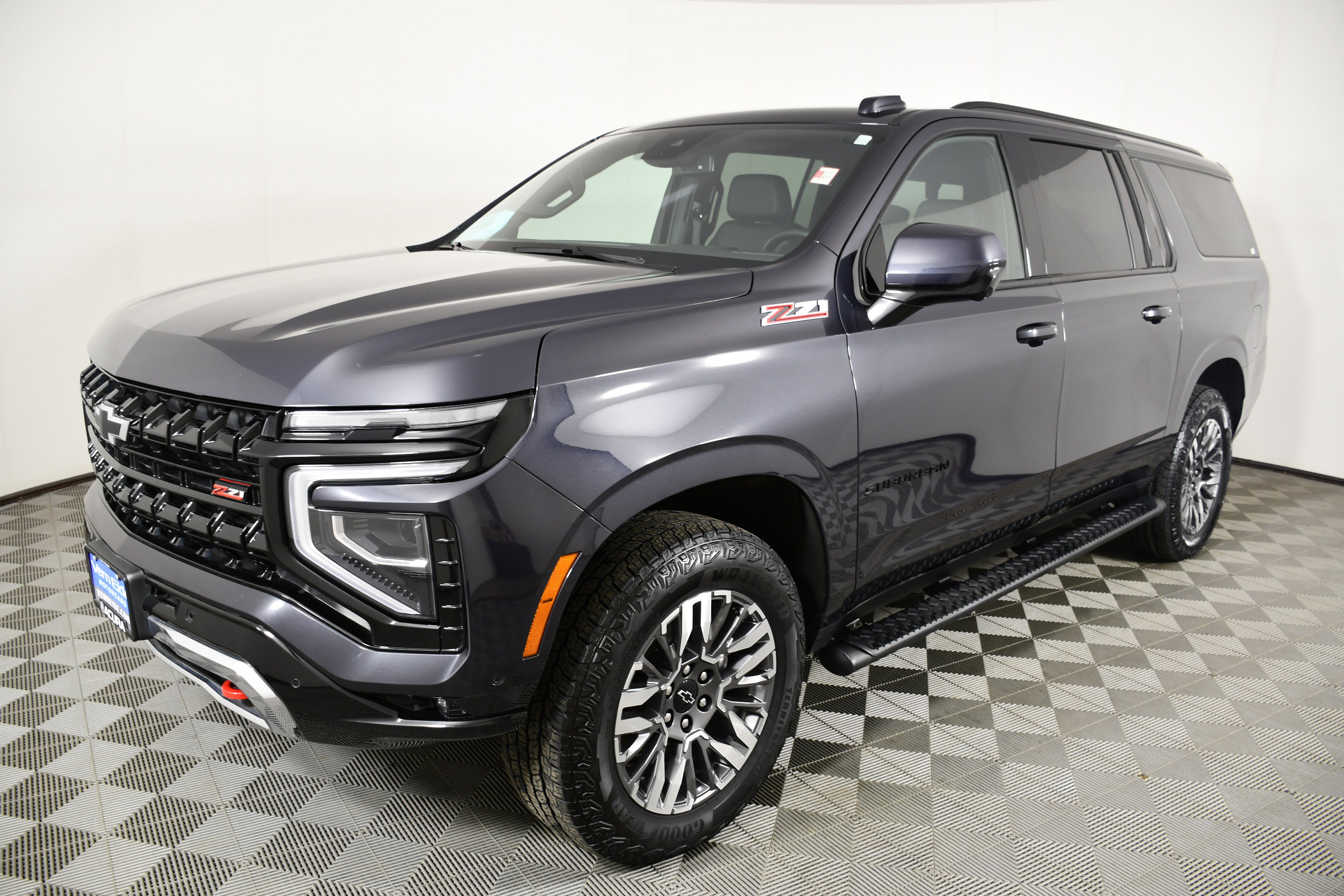 Used 2025 Chevrolet Suburban Z71 image 10