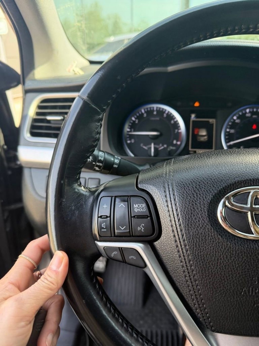 Used 2017 Toyota Highlander SE image 40