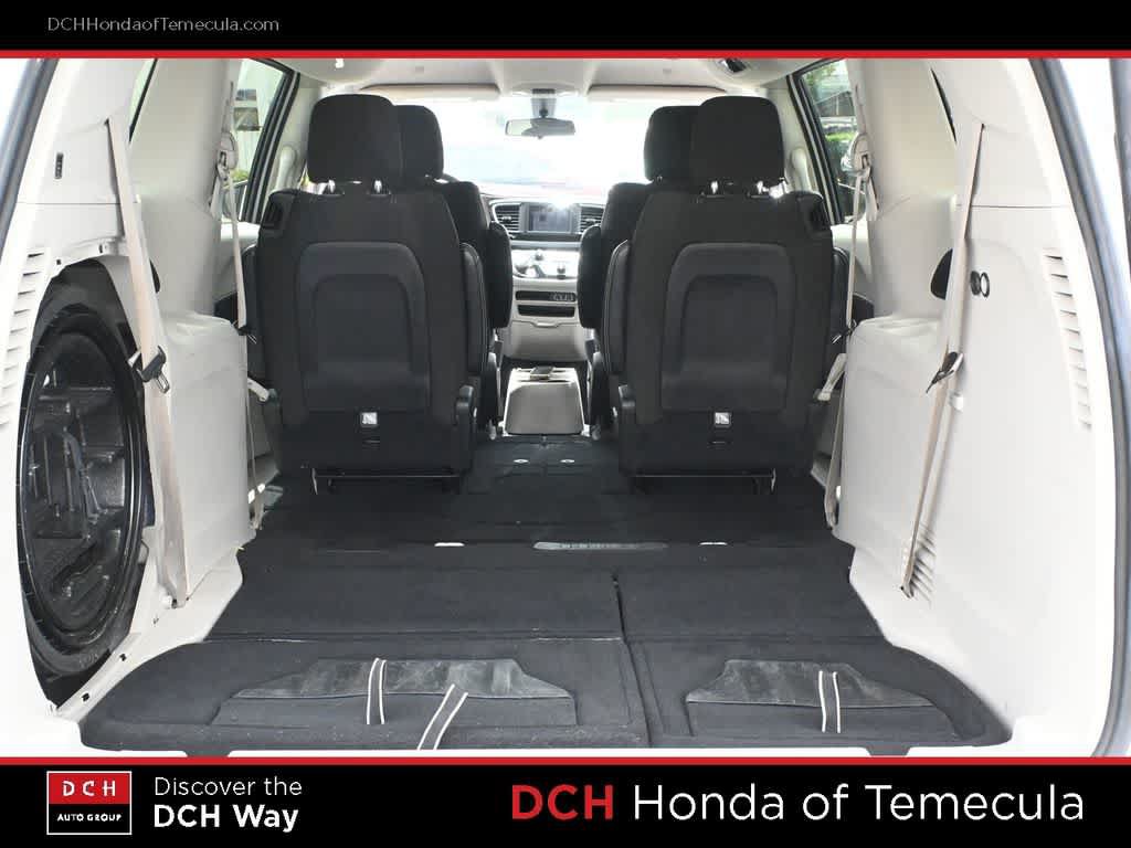 Used 2022 Chrysler Voyager LX FWD image 23
