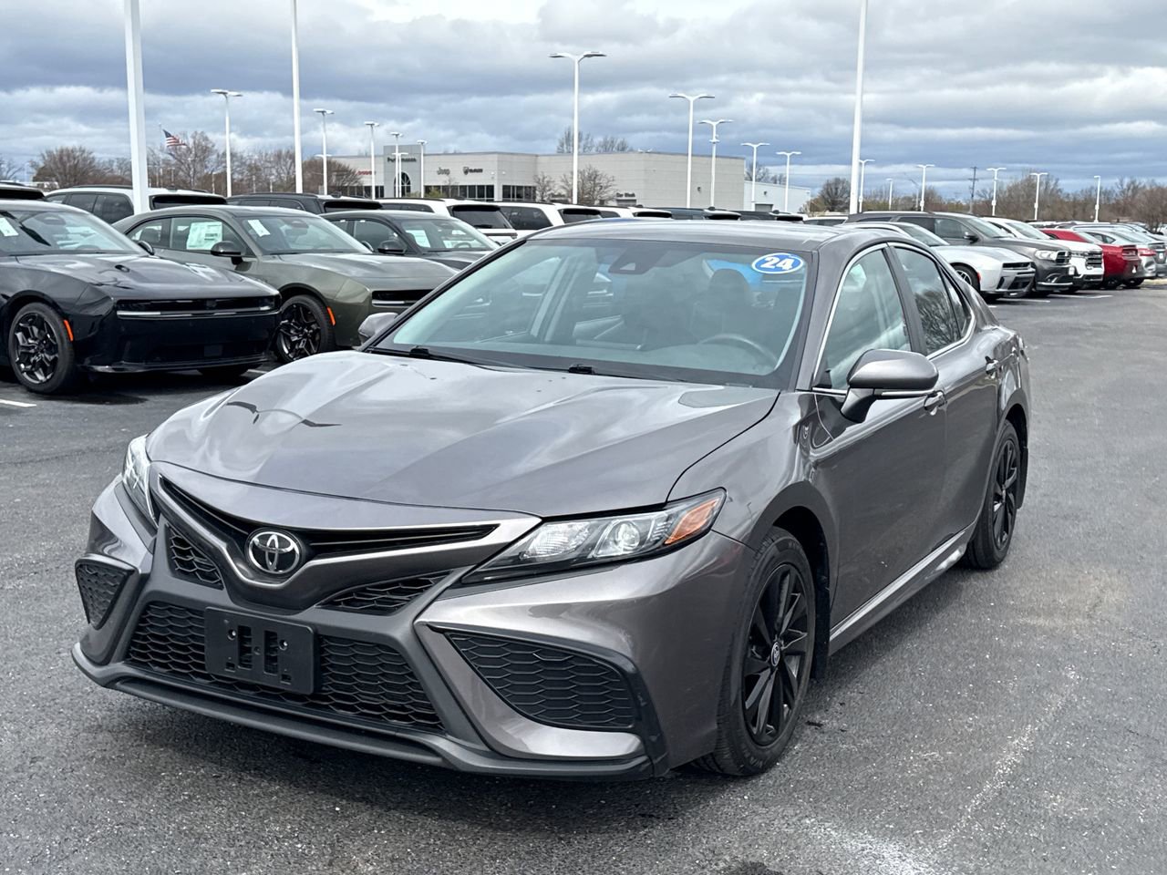 Used 2024 Toyota Camry SE image 7