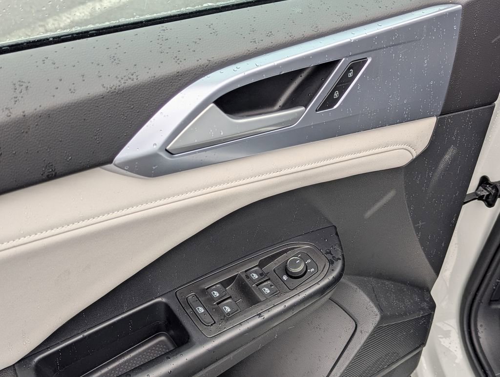 New 2026 Volkswagen Taos SE AWD/4WD image 11
