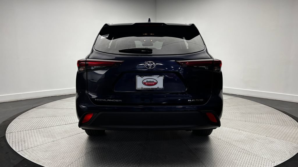Used 2025 Toyota Highlander XLE AWD/4WD image 39