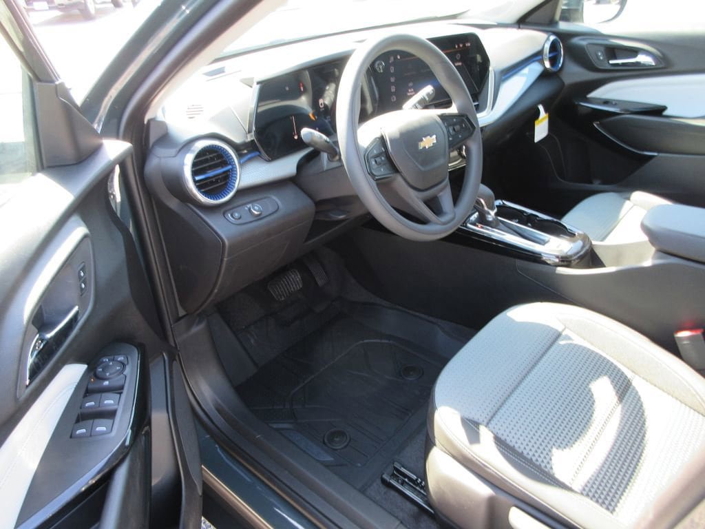 New 2026 Chevrolet Trax LT w/ LPO, Blackout Package FWD image 11