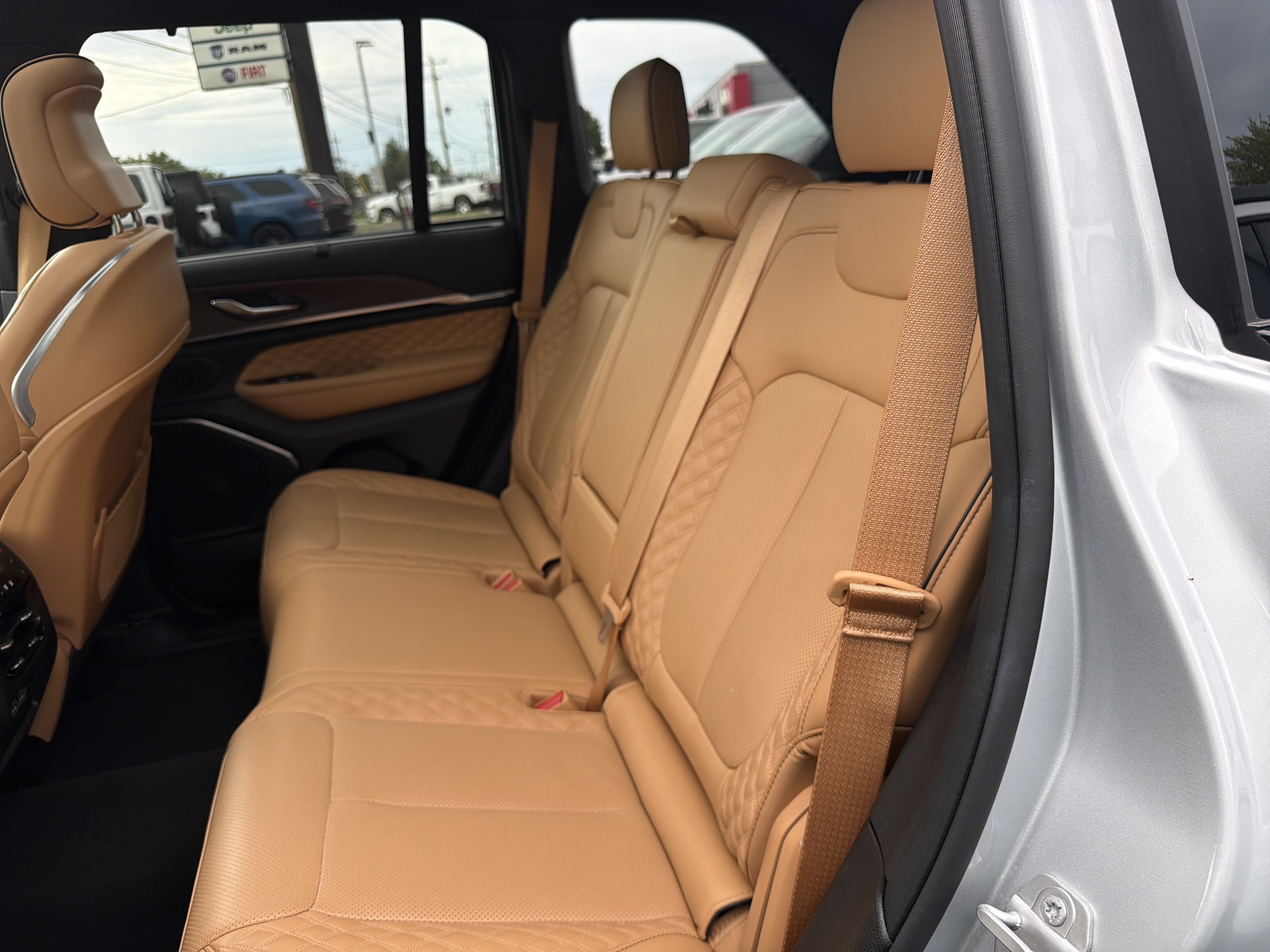 Certified 2025 Jeep Grand Cherokee Summit w/ Luxury Tech Group V AWD/4WD image 12