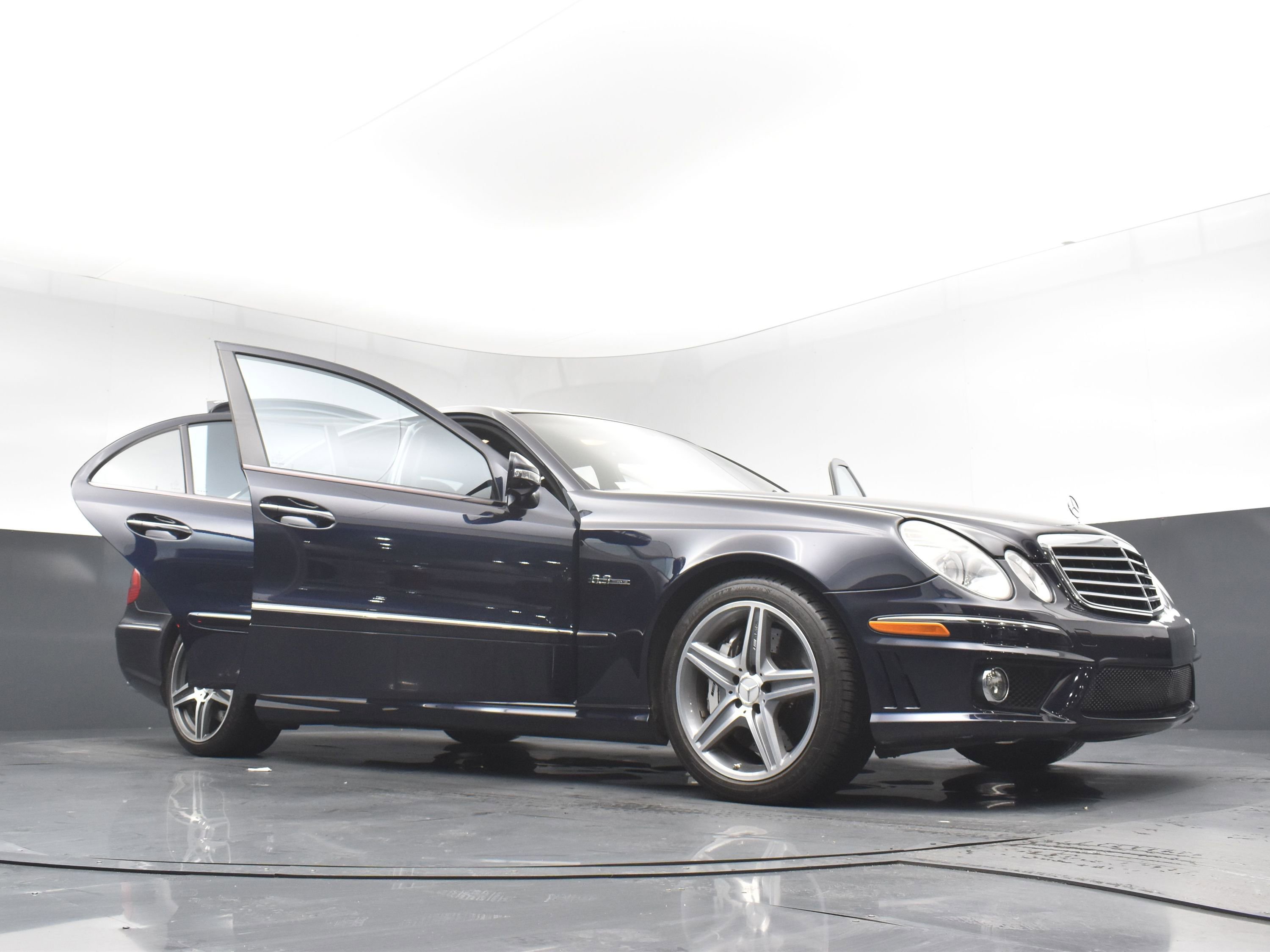 Used 2008 Mercedes-Benz E 63 AMG Sedan image 33
