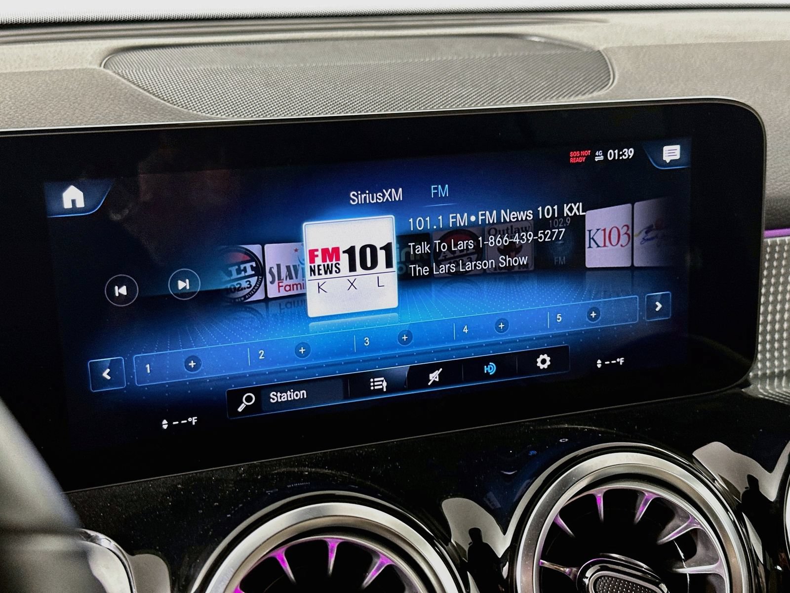 Used 2023 Mercedes-Benz EQB 300 4MATIC w/ Exclusive Package image 15