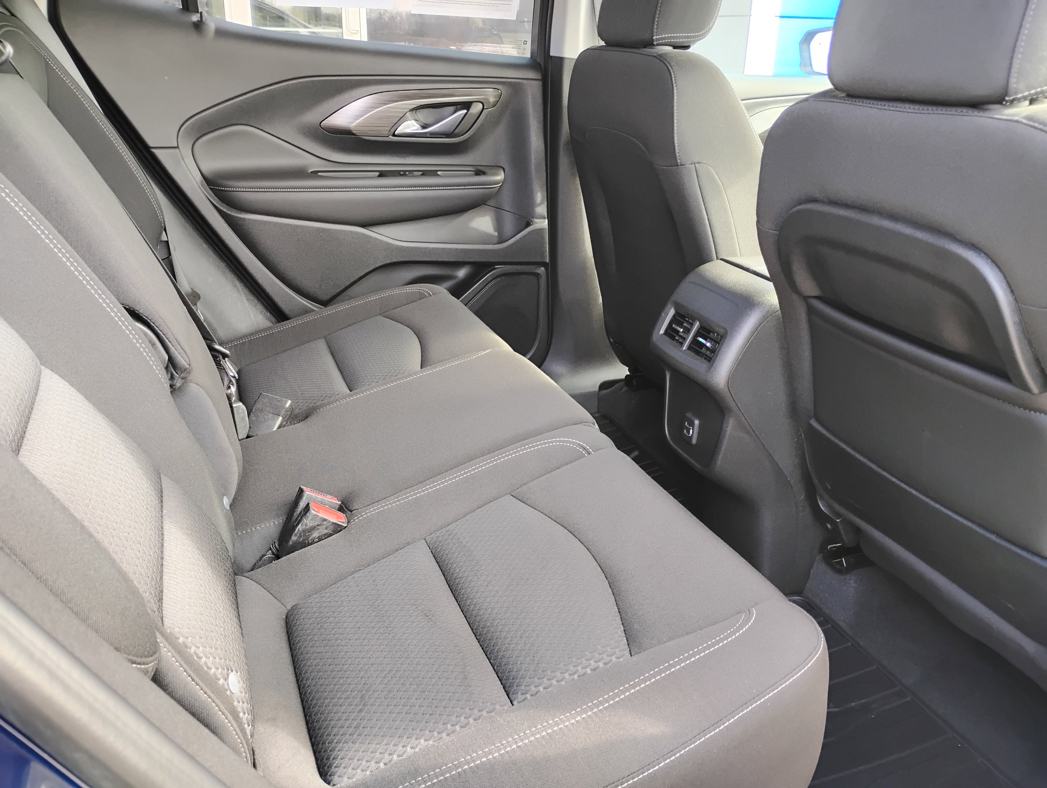 Used 2023 GMC Terrain SLE w/ Driver Convenience Package image 18