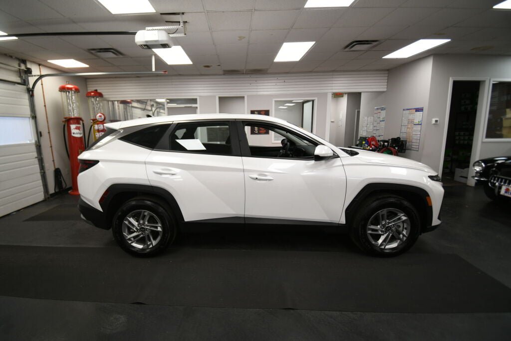 Used 2025 Hyundai Tucson SE AWD/4WD image 9