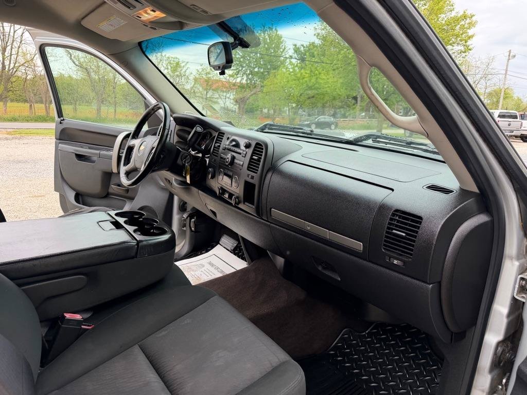 Used 2013 Chevrolet Silverado 2500 LT w/ Interior Plus Package AWD/4WD image 17