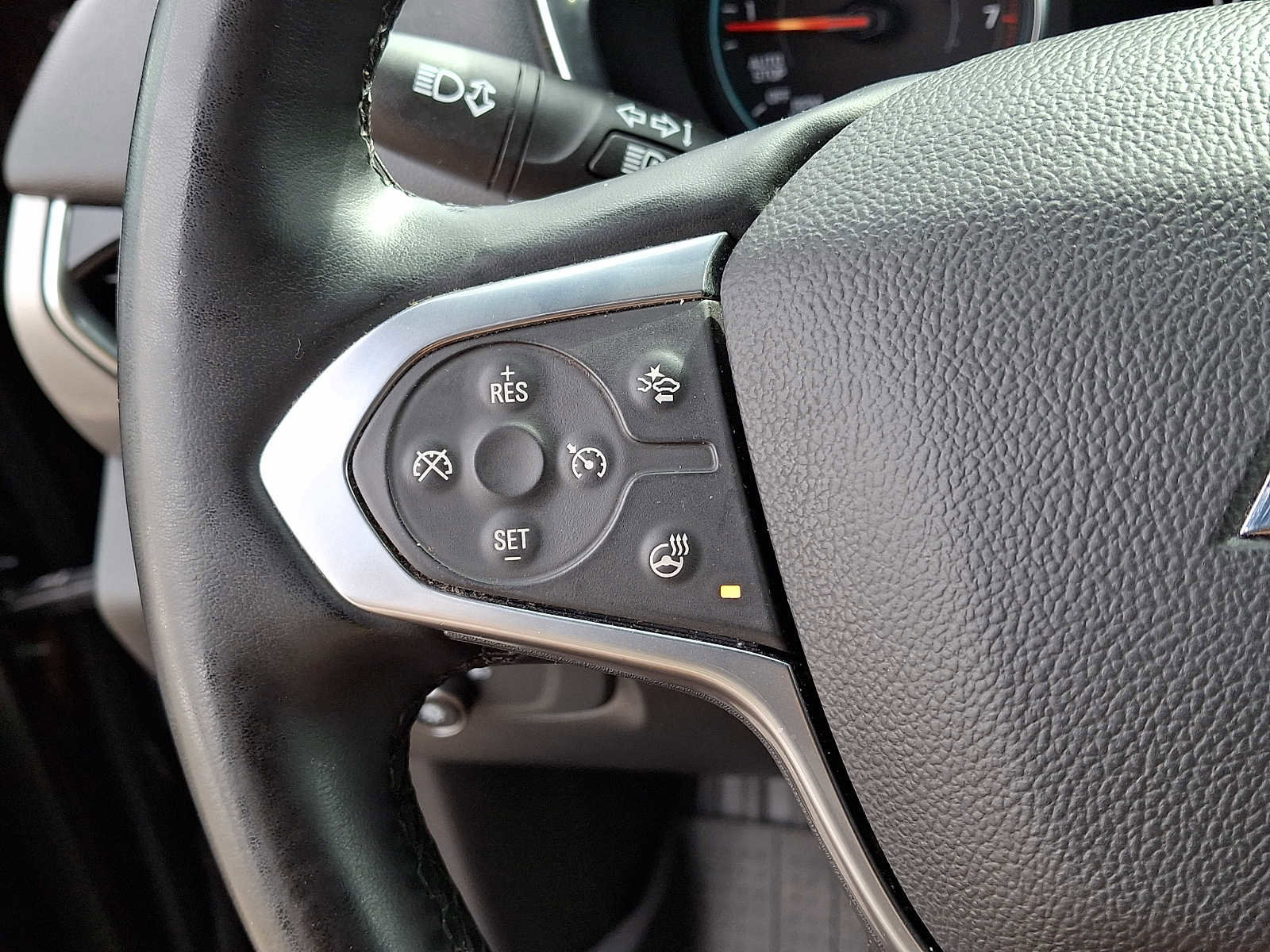 Used 2023 Chevrolet Traverse LT image 21