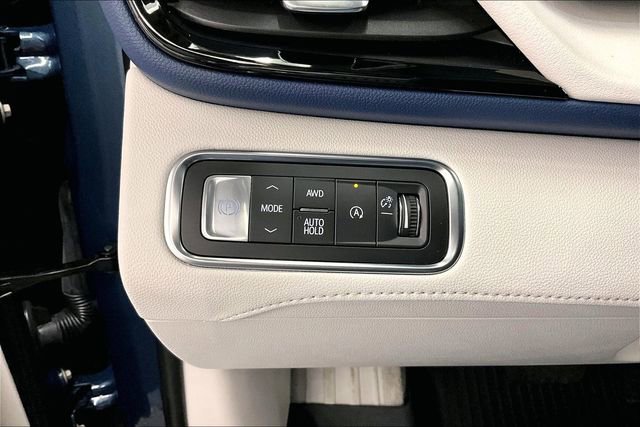 Used 2025 Buick Enclave Avenir w/ Super Cruise Package image 37