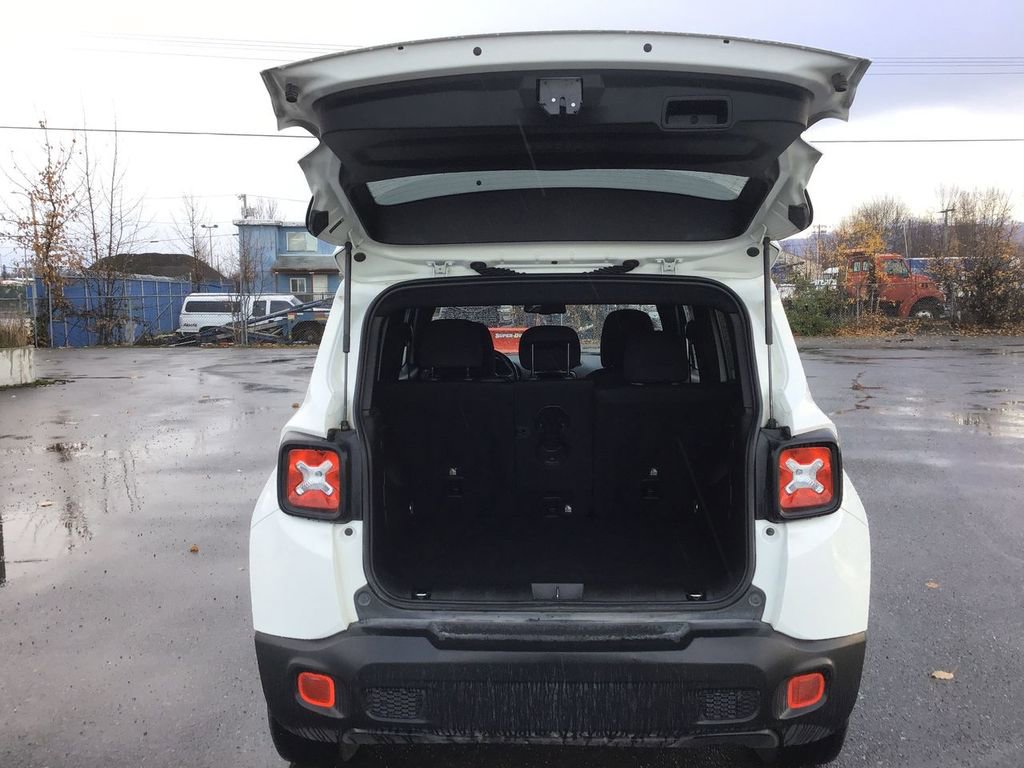 Certified 2022 Jeep Renegade Altitude w/ Convenience Group image 11