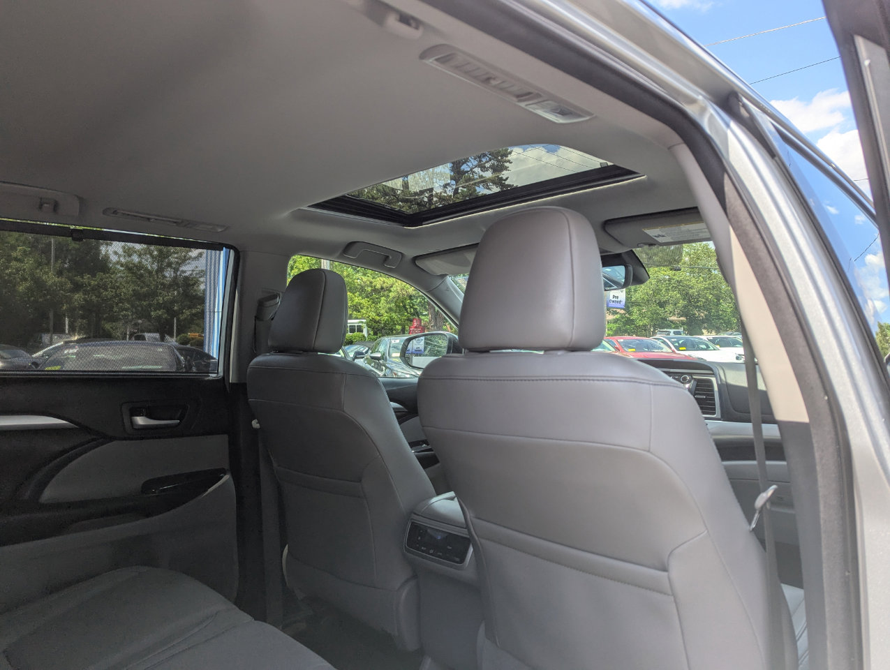 Used 2018 Toyota Highlander XLE image 48