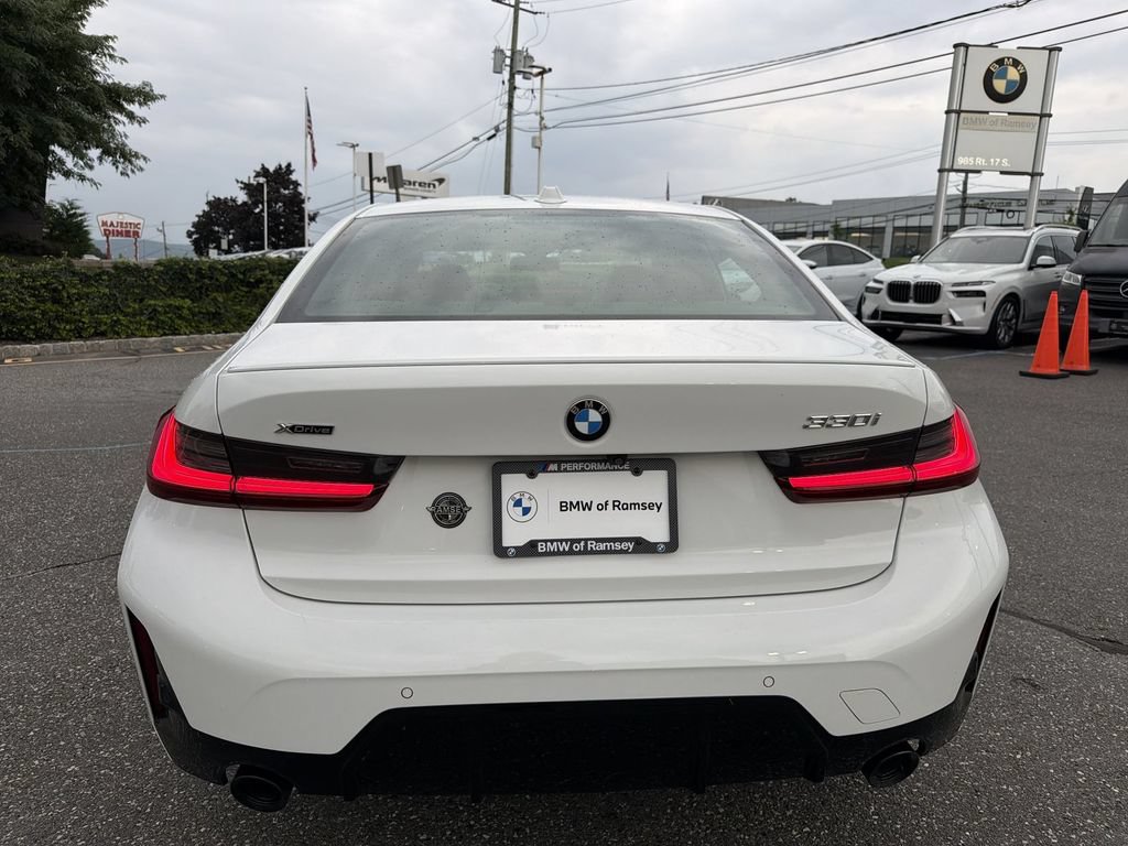Used 2023 BMW 330i xDrive Sedan w/ M Sport Package AWD/4WD image 13