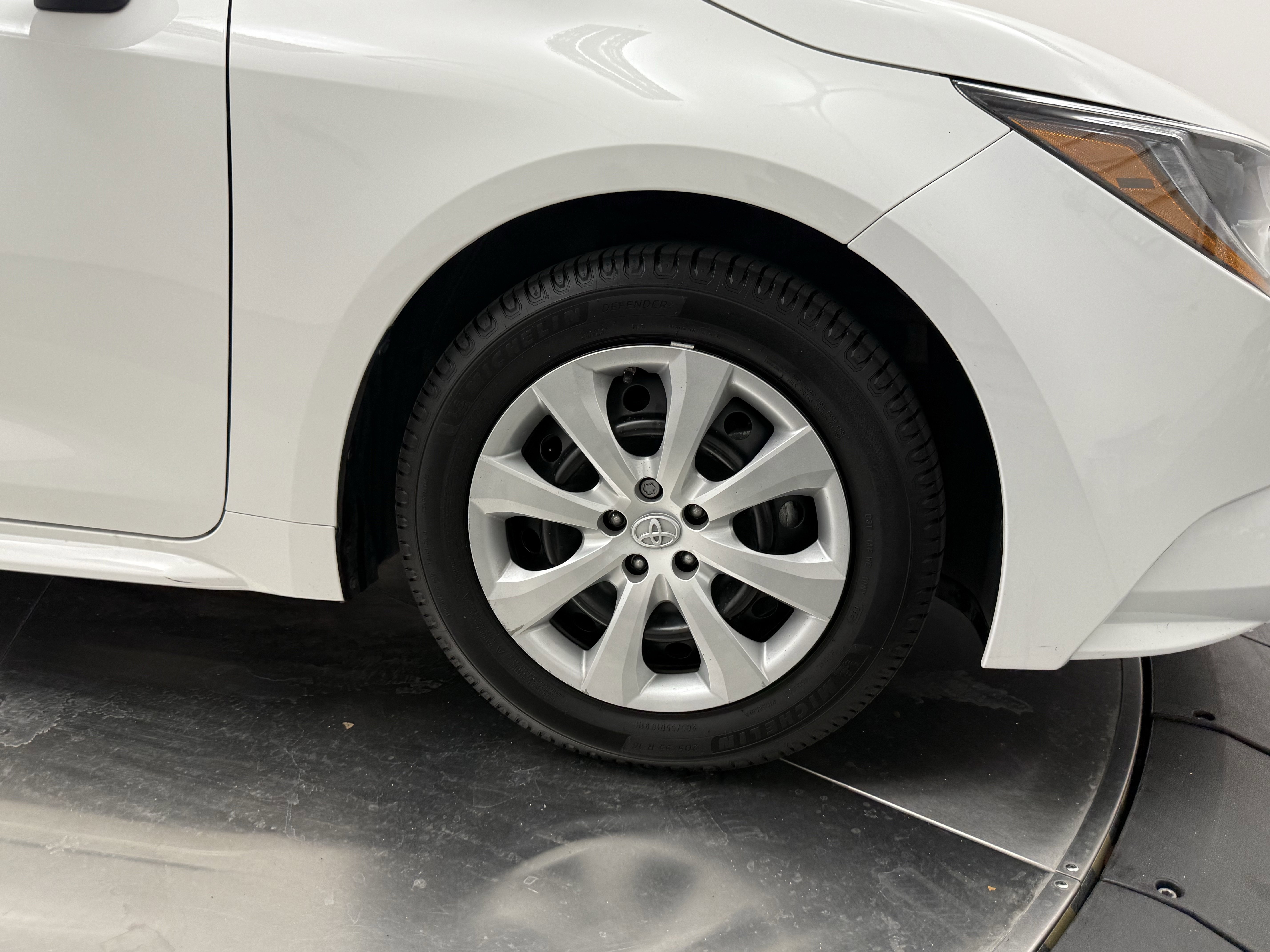 Used 2020 Toyota Corolla LE FWD image 9
