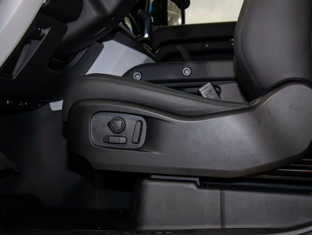Certified 2025 Land Rover Defender 90 X-Dynamic SE image 15