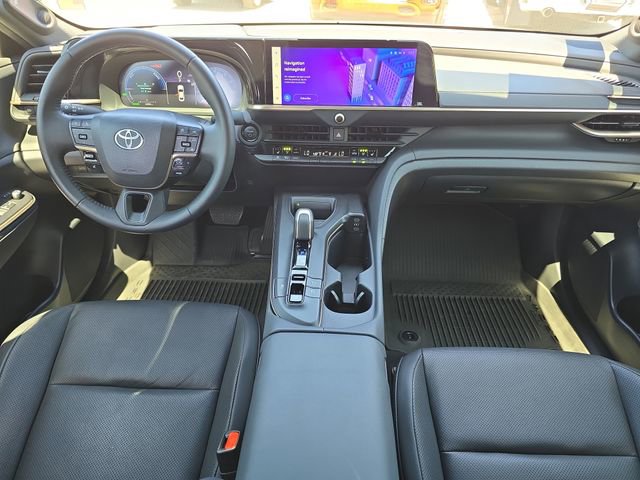 Used 2023 Toyota Crown Limited image 9