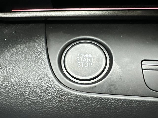 Used 2025 Hyundai Elantra SEL image 35