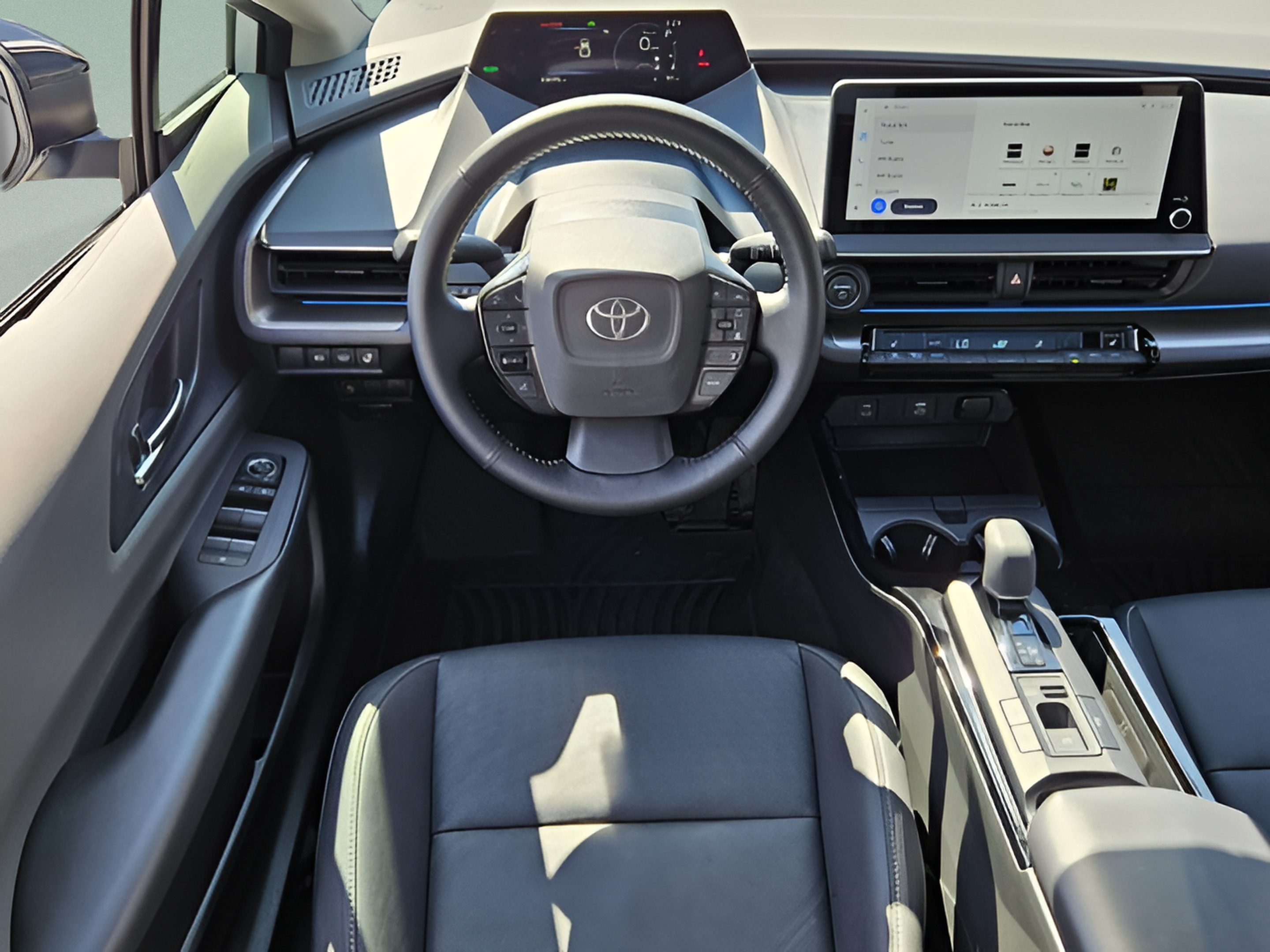 Used 2024 Toyota Prius XLE FWD image 11