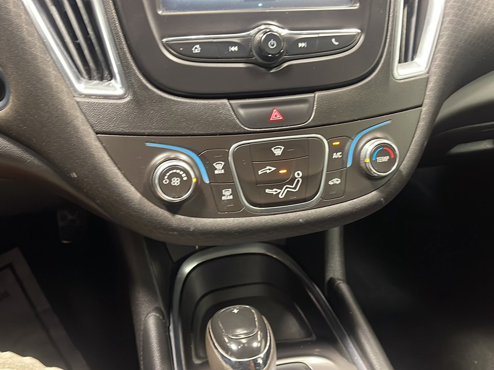 Used 2018 Chevrolet Malibu LT FWD image 10