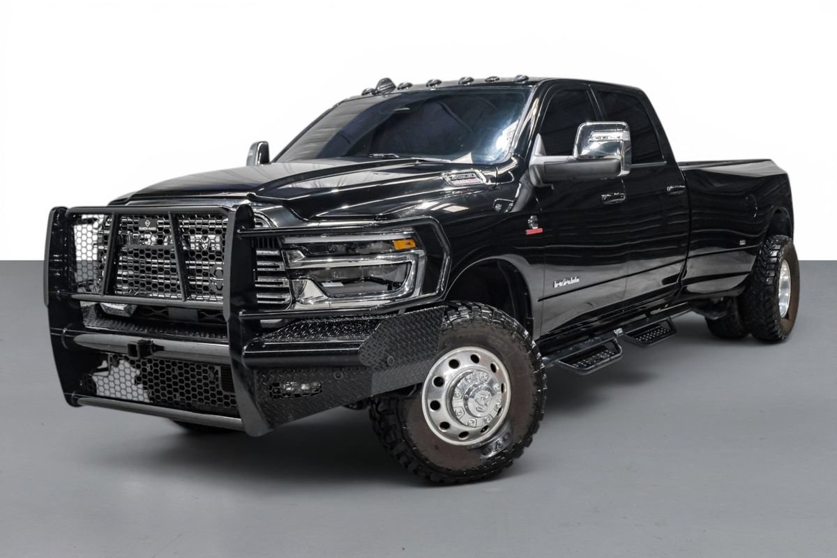 Used 2026 RAM 3500 Laramie AWD/4WD image 4