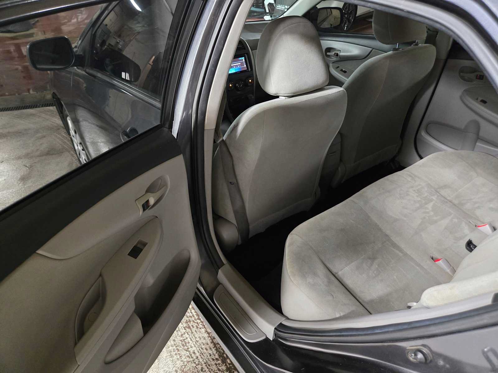 Used 2013 Toyota Corolla L FWD image 14
