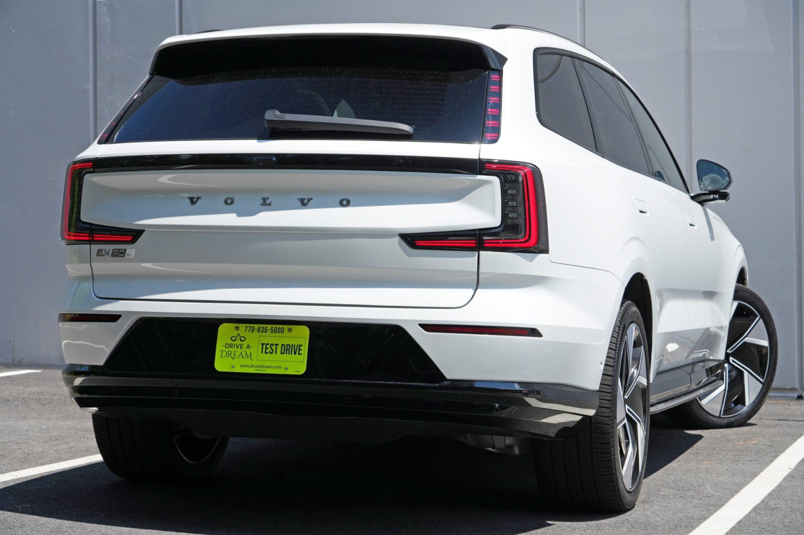 Used 2025 Volvo EX90 Ultra AWD/4WD image 5